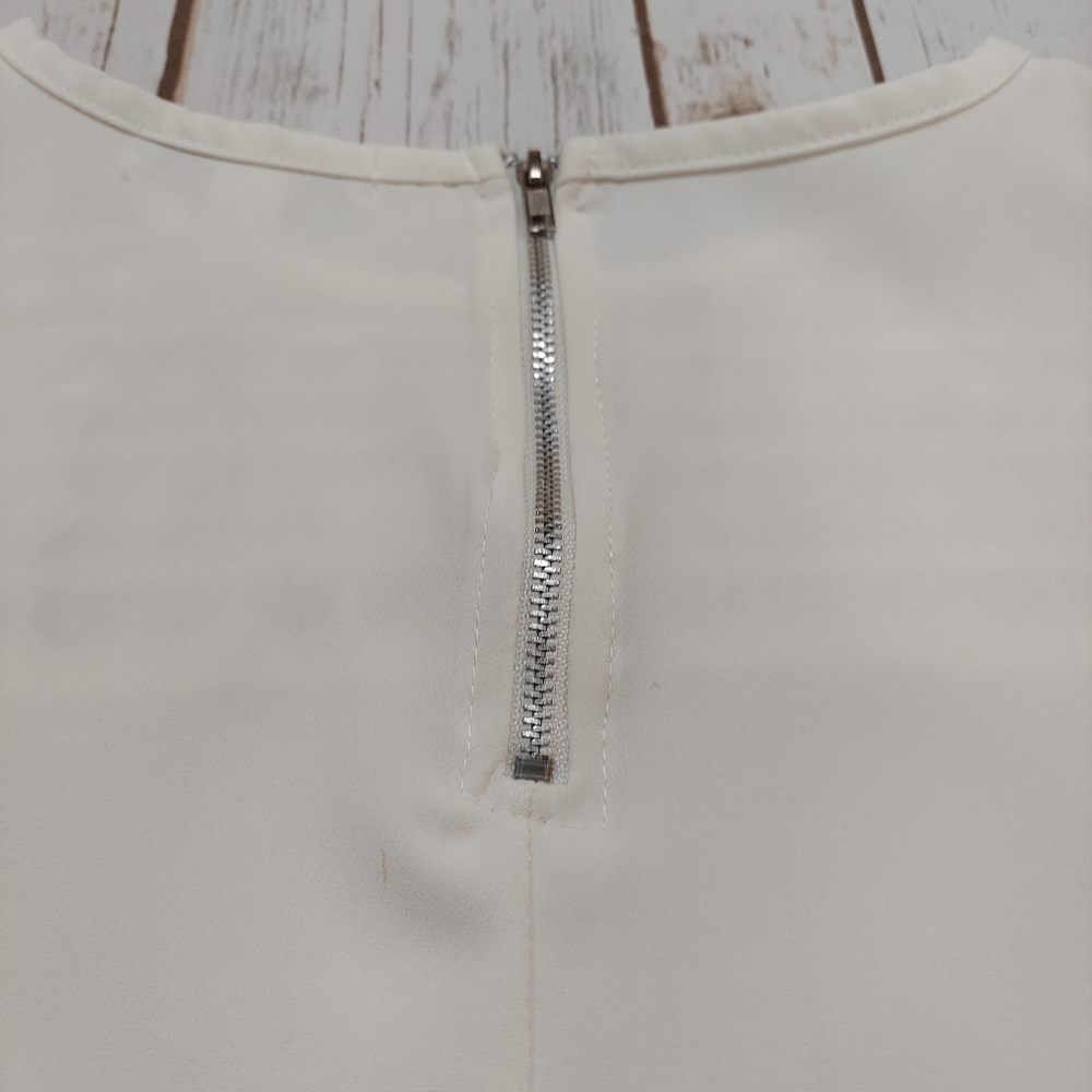 Off White Short Sleeve Blouse Cut Out Women's S - Picture 11 of 16